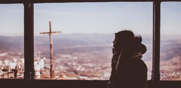 woman-1245788_1920-636x310