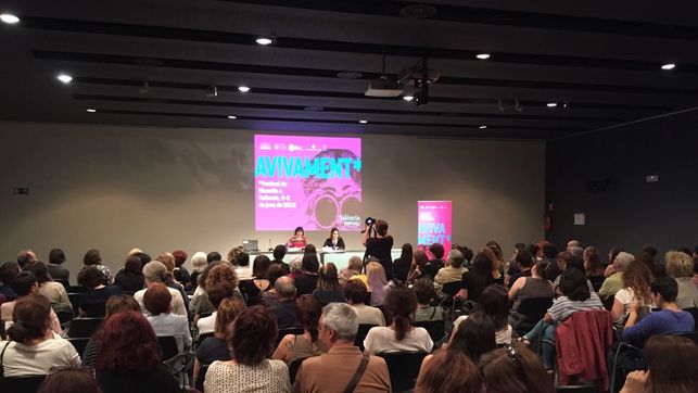 salon-repleto-escuchar-ana-miguel_ediima20180608_1076_4