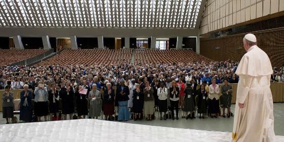 el-papa-es-recibido-por-miembros-de-la-uisg_560x280