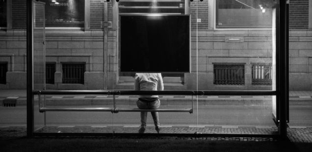 bus-stop-384617_1920-636x310