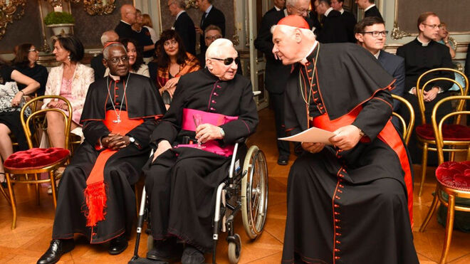 muller-sarah-benedicto-xvi-ratzinger_2119598067_13578792_660x371