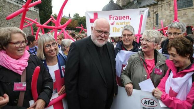 cardenal-marx-entrada-plenaria_2161293925_13936647_660x371