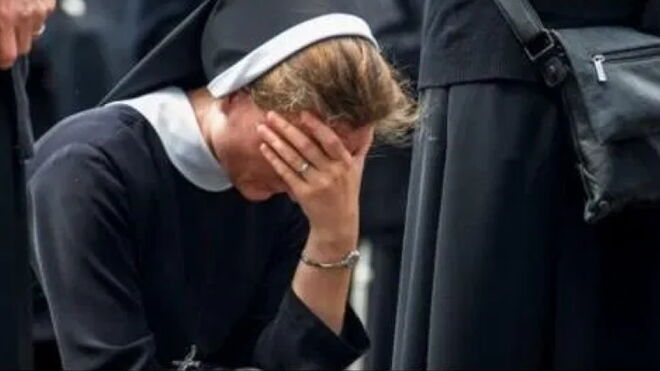 cosas-dentro-iglesia-tratada-considerada_2199390052_14282323_660x371